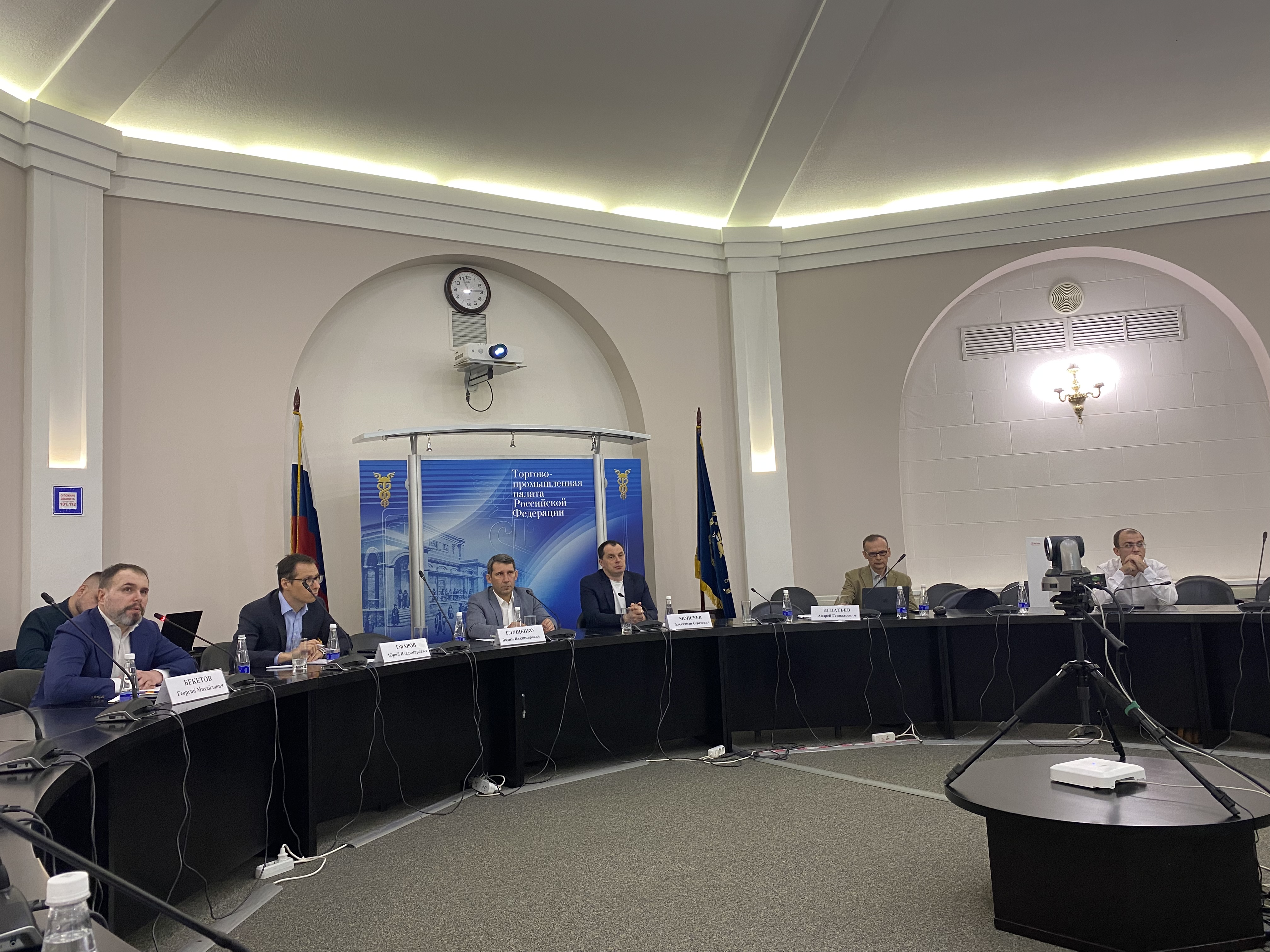 Roundtable on the present and future of Russia’s IT industry held at the Chamber of Commerce and Industry